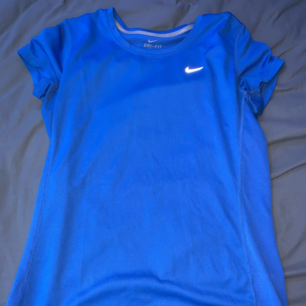 blue short sleeve nike tee